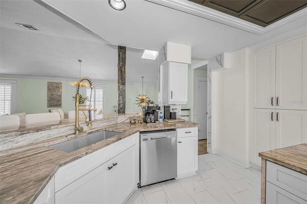 En Venta: $744,900 (4 camas, 3 baños, 3228 Pies cuadrados)