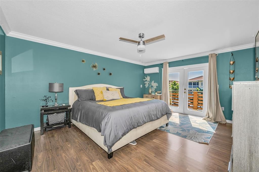 En Venta: $744,900 (4 camas, 3 baños, 3228 Pies cuadrados)