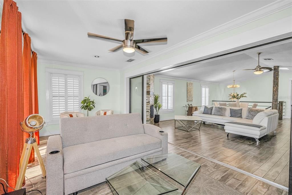 En Venta: $744,900 (4 camas, 3 baños, 3228 Pies cuadrados)