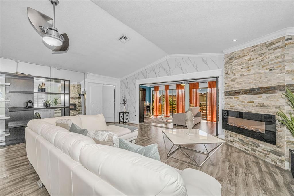 En Venta: $744,900 (4 camas, 3 baños, 3228 Pies cuadrados)