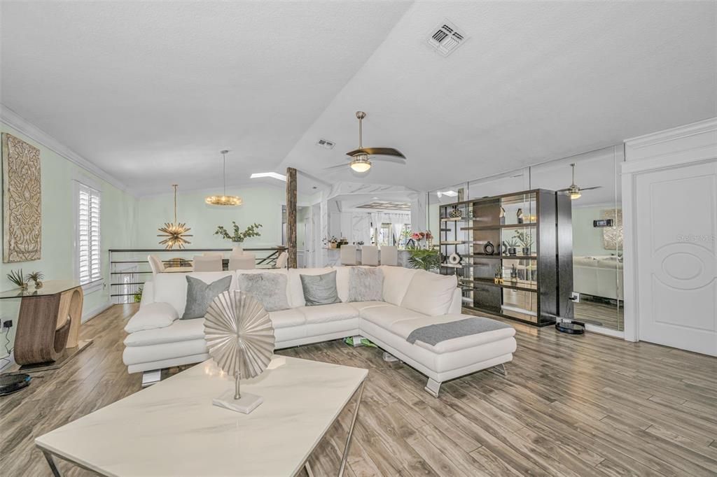 En Venta: $744,900 (4 camas, 3 baños, 3228 Pies cuadrados)