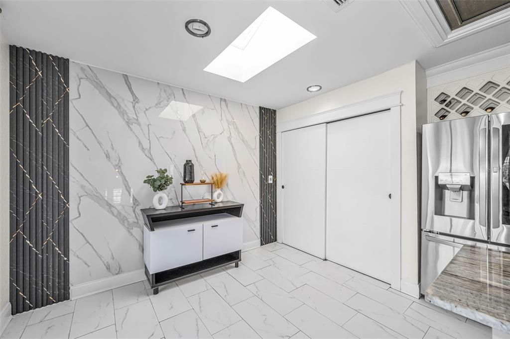 En Venta: $744,900 (4 camas, 3 baños, 3228 Pies cuadrados)