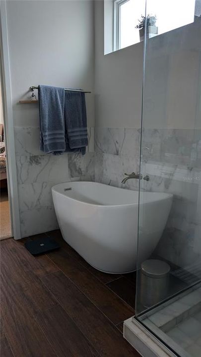 For Rent: $3,200 (4 beds, 3 baths, 2156 Square Feet)