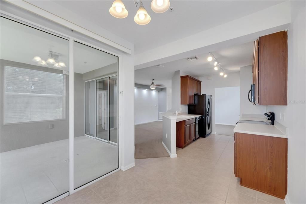 На продажу: $249,900 (2 спален, 2 ванн, 1414 Квадратных фут)