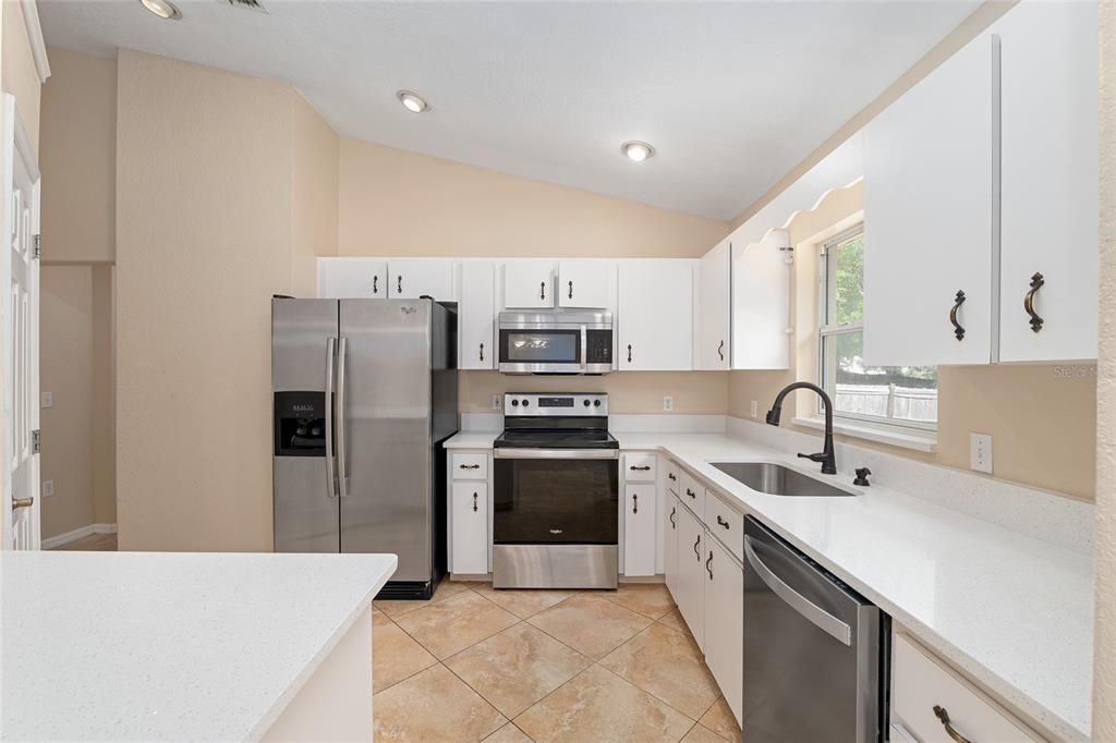 Active With Contract: $265,000 (3 beds, 2 baths, 1623 Square Feet)