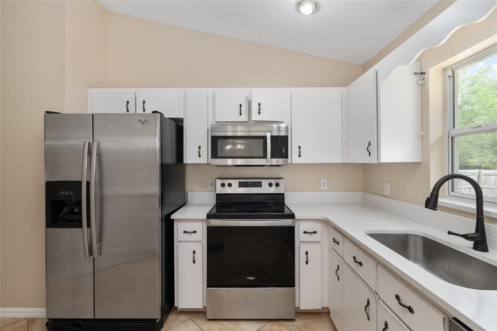Active With Contract: $265,000 (3 beds, 2 baths, 1623 Square Feet)