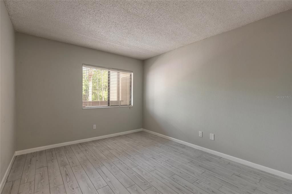 For Sale: $199,900 (2 beds, 2 baths, 1352 Square Feet)