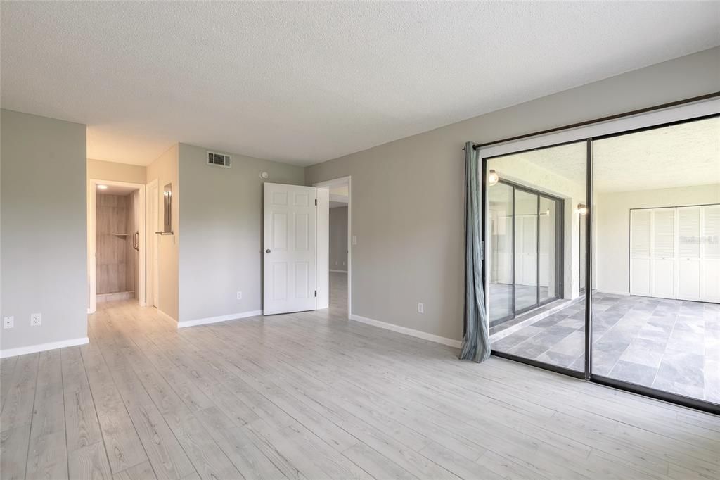 For Sale: $199,900 (2 beds, 2 baths, 1352 Square Feet)