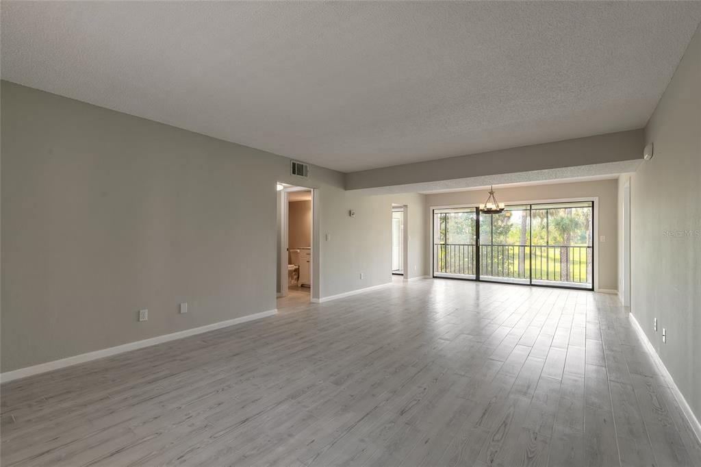 For Sale: $199,900 (2 beds, 2 baths, 1352 Square Feet)