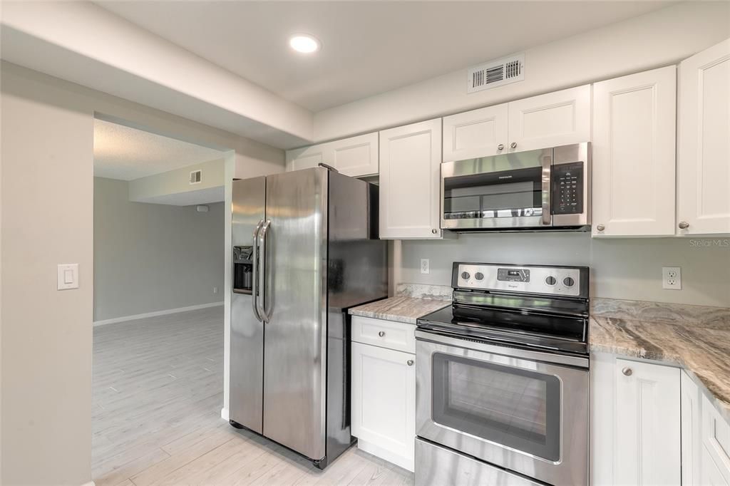 For Sale: $199,900 (2 beds, 2 baths, 1352 Square Feet)