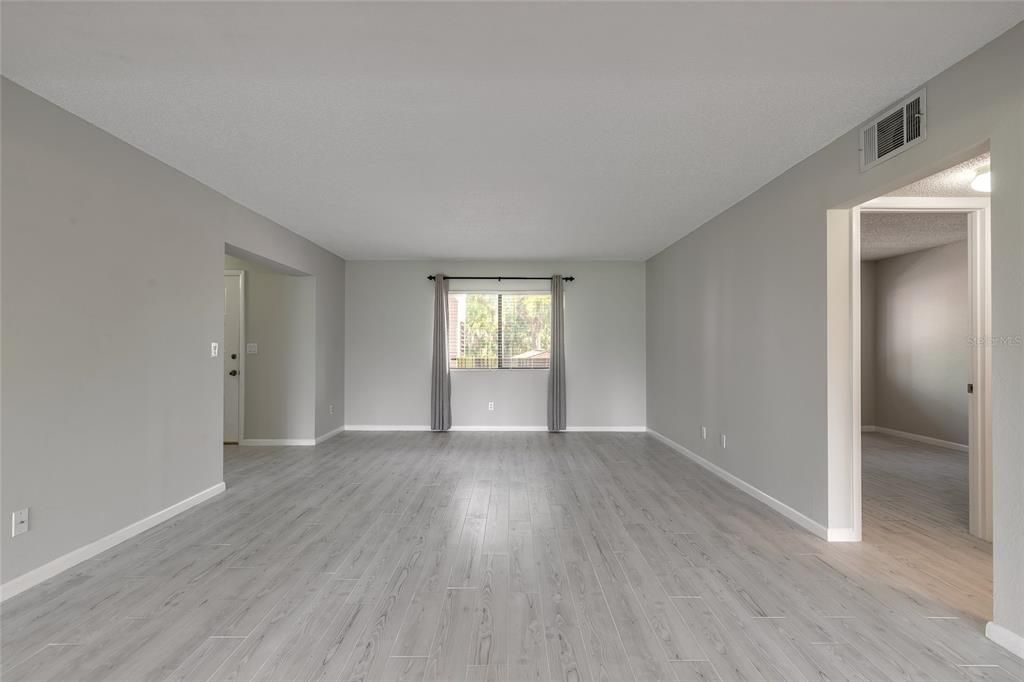 For Sale: $199,900 (2 beds, 2 baths, 1352 Square Feet)
