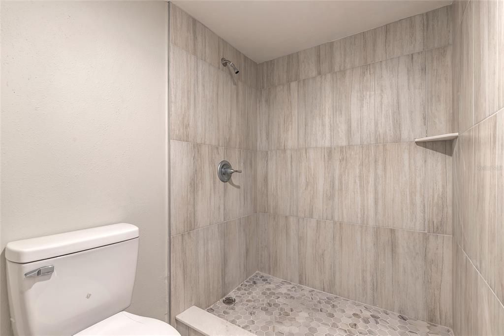 For Sale: $199,900 (2 beds, 2 baths, 1352 Square Feet)