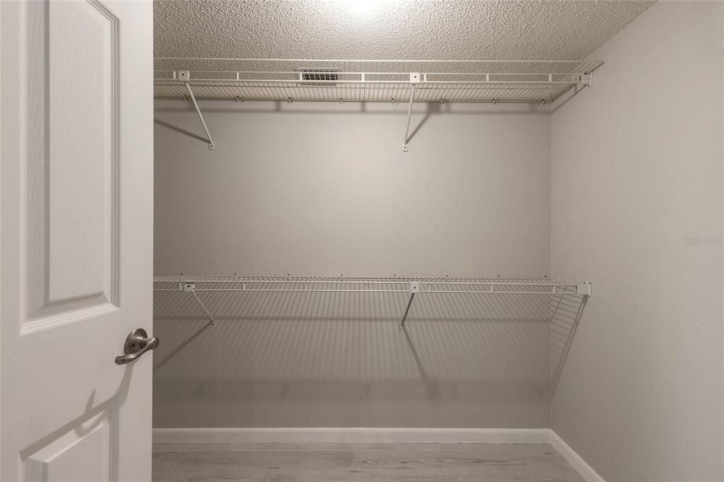 For Sale: $199,900 (2 beds, 2 baths, 1352 Square Feet)