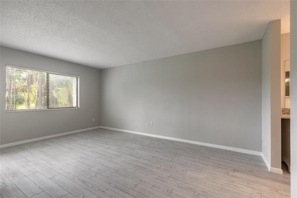 For Sale: $199,900 (2 beds, 2 baths, 1352 Square Feet)