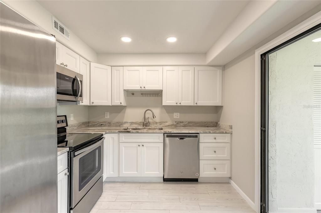 For Sale: $199,900 (2 beds, 2 baths, 1352 Square Feet)