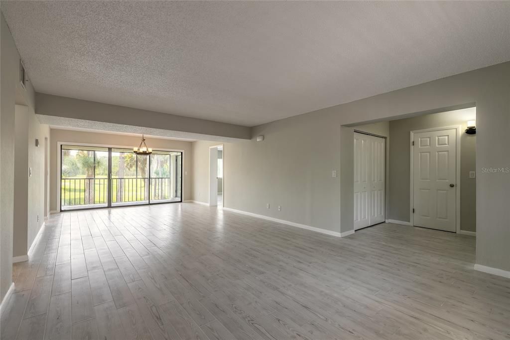 For Sale: $199,900 (2 beds, 2 baths, 1352 Square Feet)