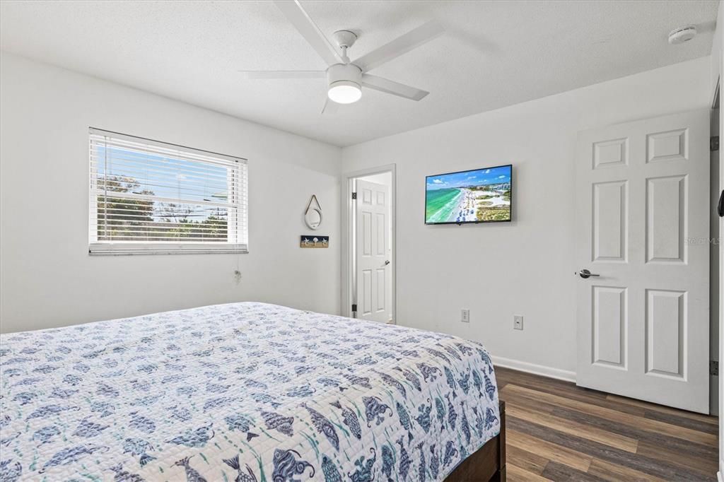 For Sale: $749,000 (3 beds, 2 baths, 1434 Square Feet)