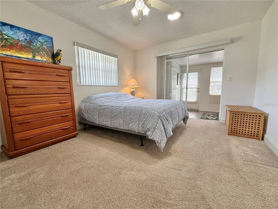 Active With Contract: $119,000 (2 beds, 2 baths, 984 Square Feet)