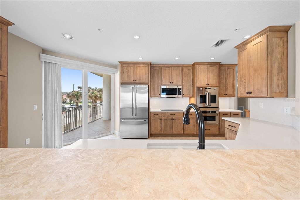 En Venta: $899,000 (3 camas, 3 baños, 2600 Pies cuadrados)