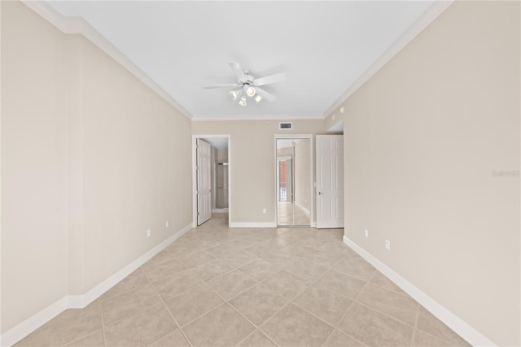 En Venta: $899,000 (3 camas, 3 baños, 2600 Pies cuadrados)