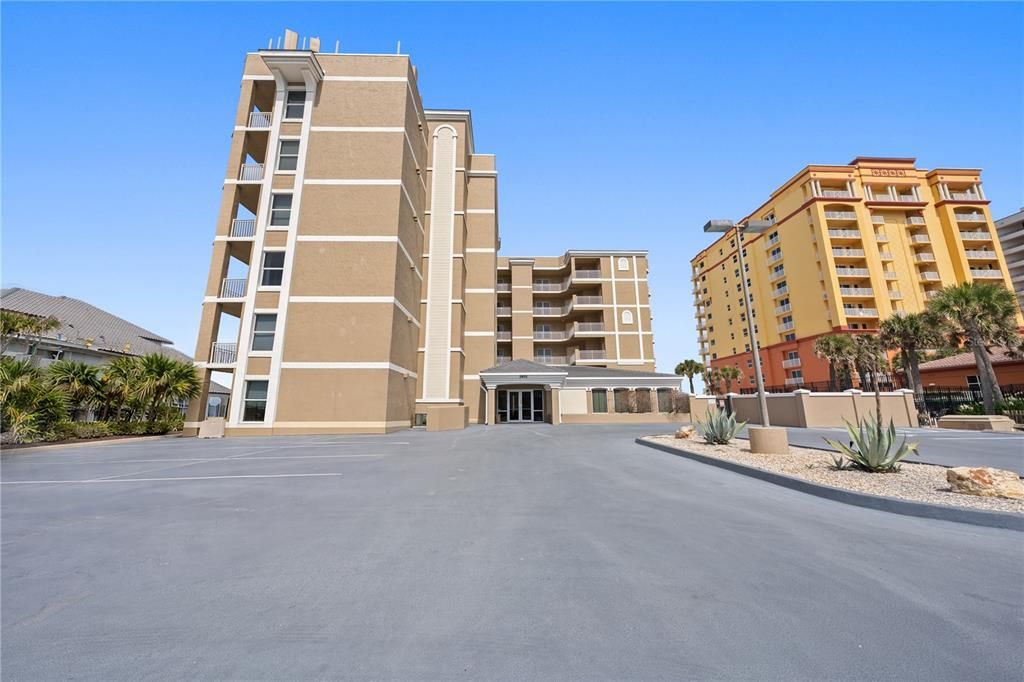 En Venta: $899,000 (3 camas, 3 baños, 2600 Pies cuadrados)