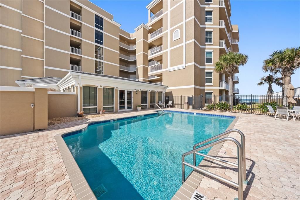 En Venta: $899,000 (3 camas, 3 baños, 2600 Pies cuadrados)