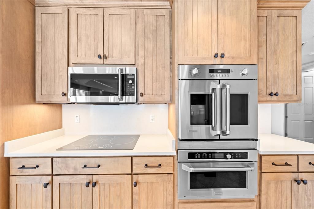 En Venta: $899,000 (3 camas, 3 baños, 2600 Pies cuadrados)