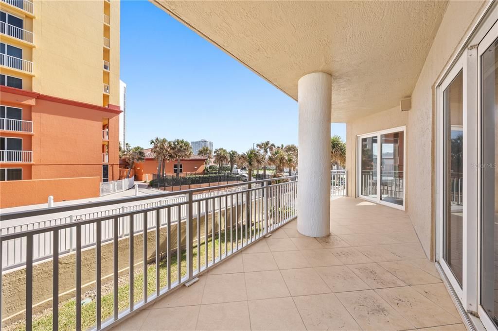 En Venta: $899,000 (3 camas, 3 baños, 2600 Pies cuadrados)
