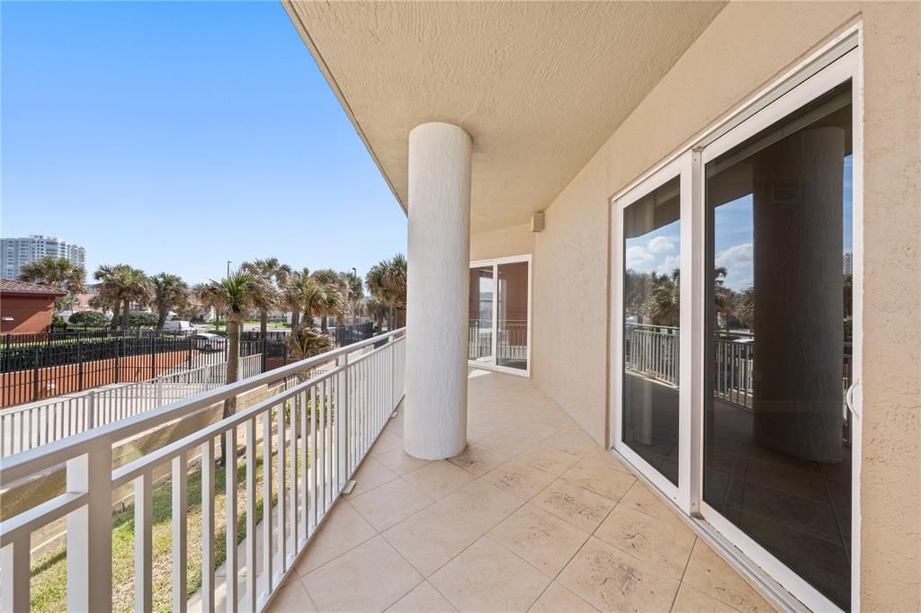 En Venta: $899,000 (3 camas, 3 baños, 2600 Pies cuadrados)