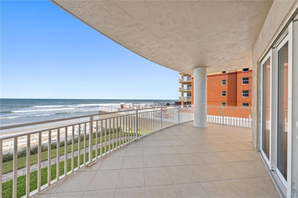 En Venta: $899,000 (3 camas, 3 baños, 2600 Pies cuadrados)
