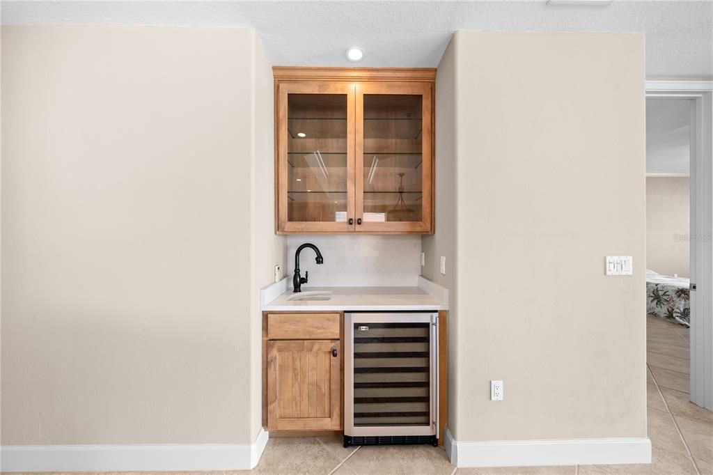 En Venta: $899,000 (3 camas, 3 baños, 2600 Pies cuadrados)