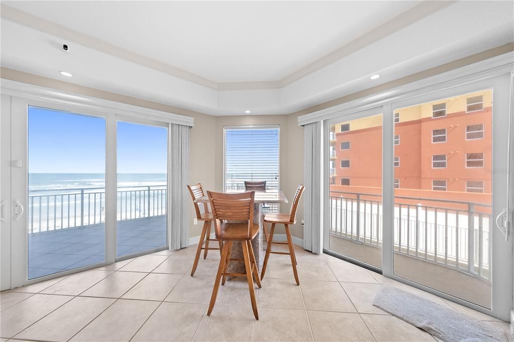 En Venta: $899,000 (3 camas, 3 baños, 2600 Pies cuadrados)
