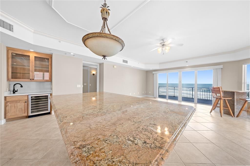 En Venta: $899,000 (3 camas, 3 baños, 2600 Pies cuadrados)