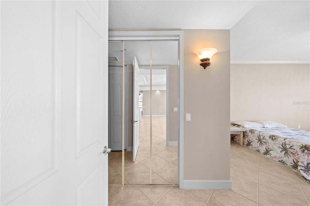 En Venta: $899,000 (3 camas, 3 baños, 2600 Pies cuadrados)