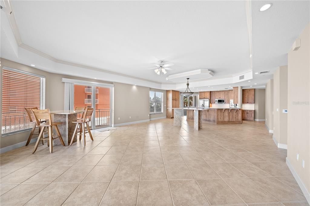 En Venta: $899,000 (3 camas, 3 baños, 2600 Pies cuadrados)