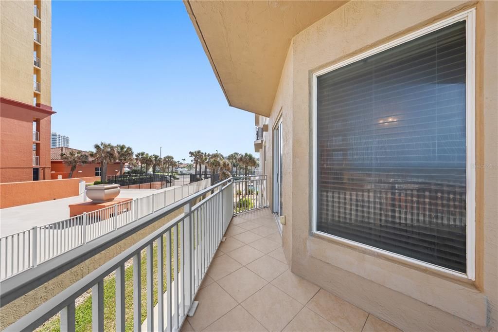 En Venta: $899,000 (3 camas, 3 baños, 2600 Pies cuadrados)