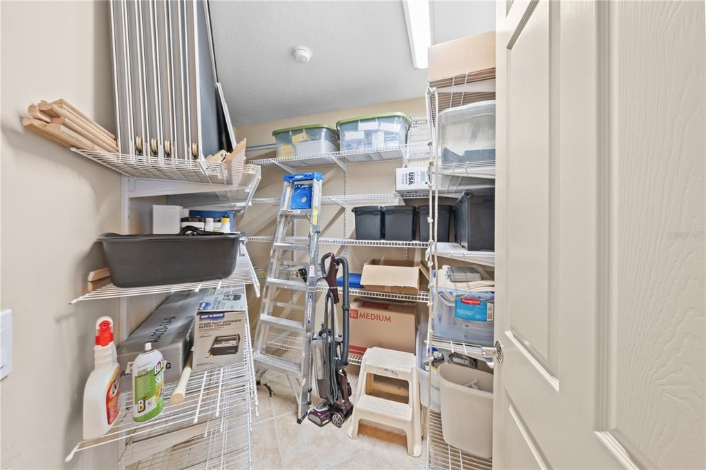 En Venta: $899,000 (3 camas, 3 baños, 2600 Pies cuadrados)