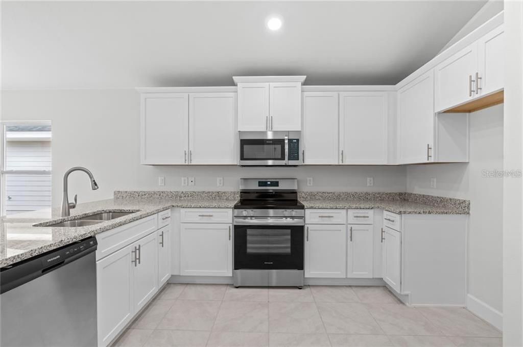 На продажу: $322,900 (3 спален, 2 ванн, 1368 Квадратных фут)