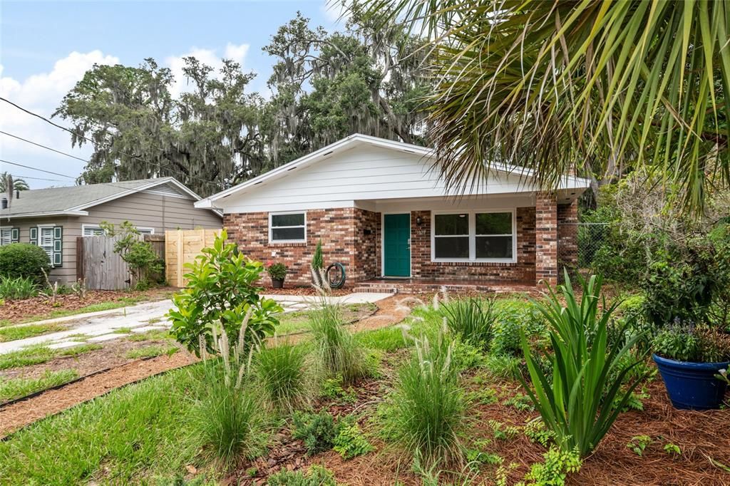 Active With Contract: $369,900 (3 beds, 2 baths, 1242 Square Feet)
