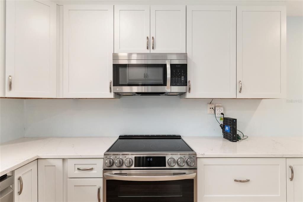 Active With Contract: $369,900 (3 beds, 2 baths, 1242 Square Feet)