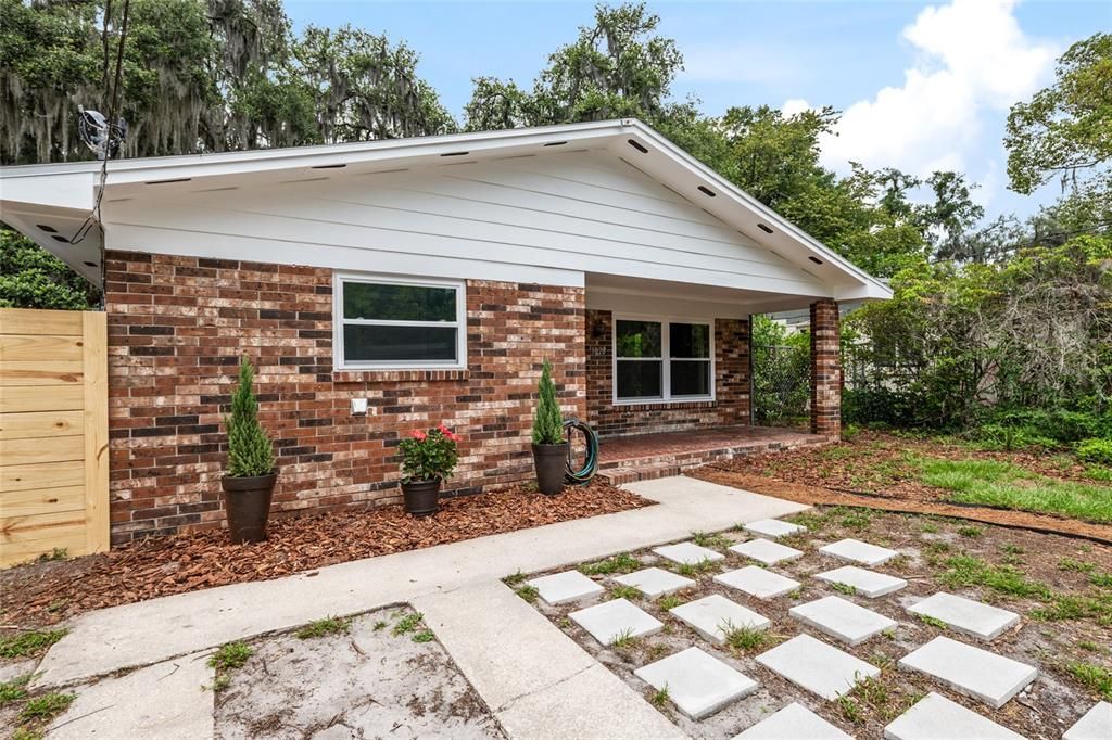 Active With Contract: $369,900 (3 beds, 2 baths, 1242 Square Feet)
