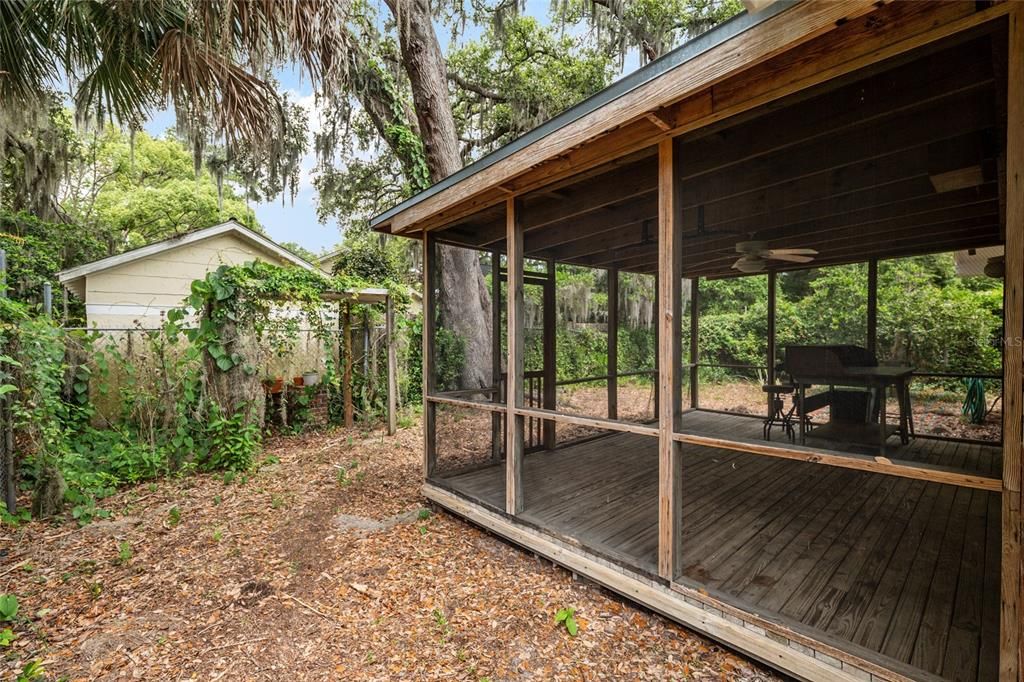 Active With Contract: $369,900 (3 beds, 2 baths, 1242 Square Feet)