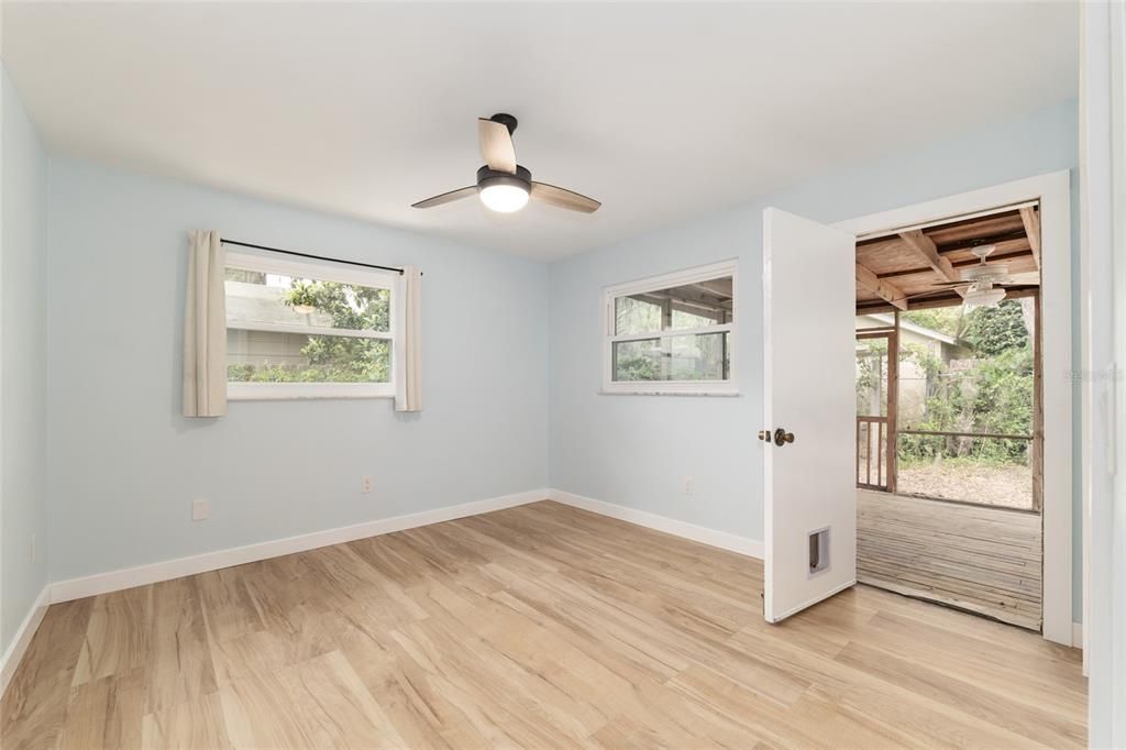 Active With Contract: $369,900 (3 beds, 2 baths, 1242 Square Feet)