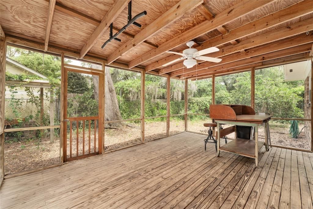 Active With Contract: $369,900 (3 beds, 2 baths, 1242 Square Feet)