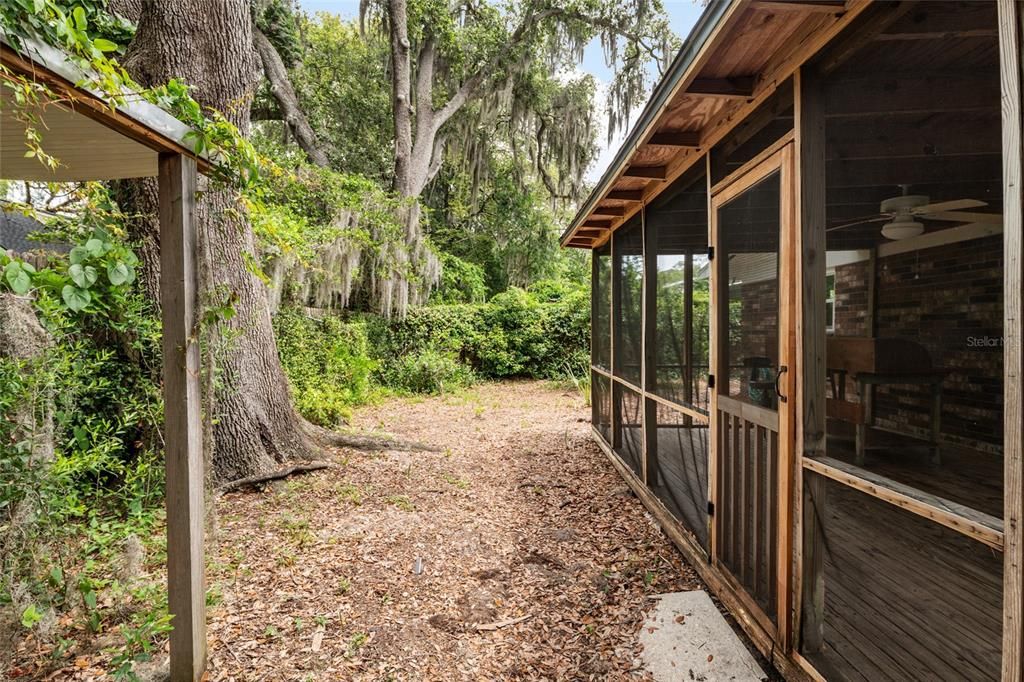 Active With Contract: $369,900 (3 beds, 2 baths, 1242 Square Feet)