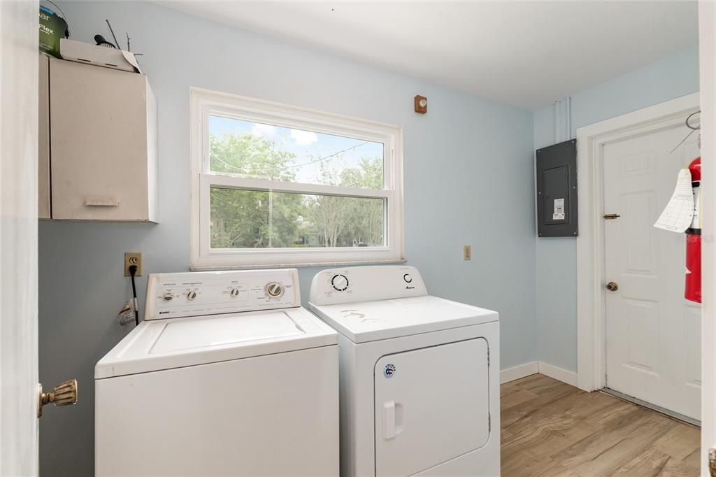 Active With Contract: $369,900 (3 beds, 2 baths, 1242 Square Feet)