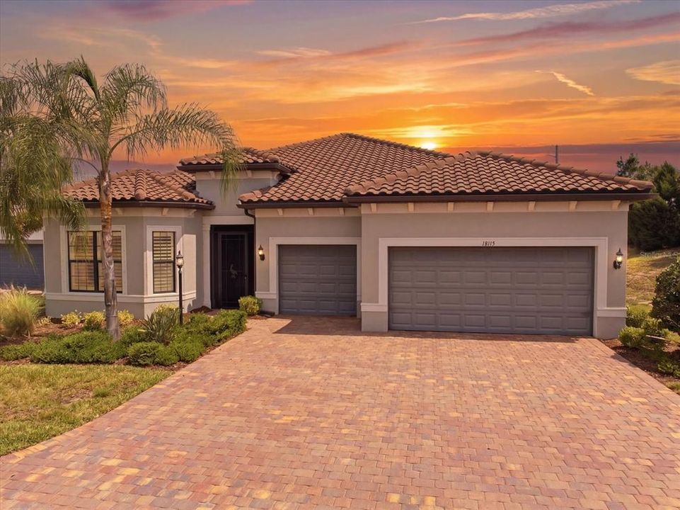 For Sale: $999,000 (3 beds, 3 baths, 2875 Square Feet)