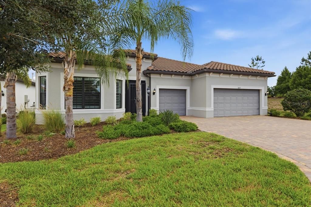 For Sale: $999,000 (3 beds, 3 baths, 2875 Square Feet)