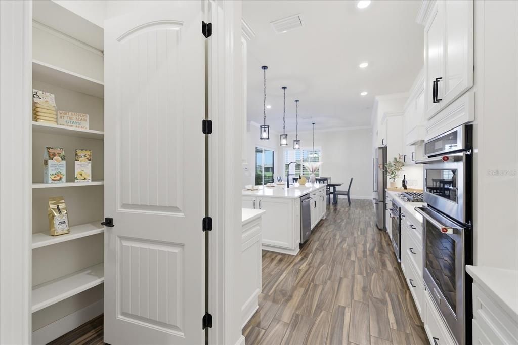 For Sale: $999,000 (3 beds, 3 baths, 2875 Square Feet)