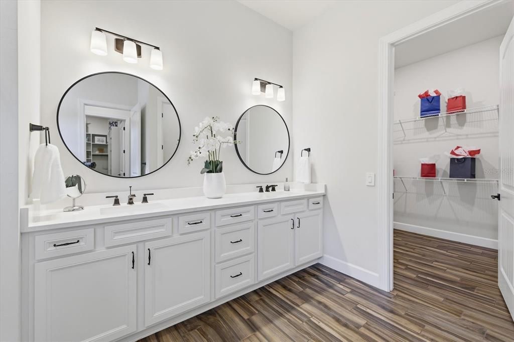 For Sale: $999,000 (3 beds, 3 baths, 2875 Square Feet)